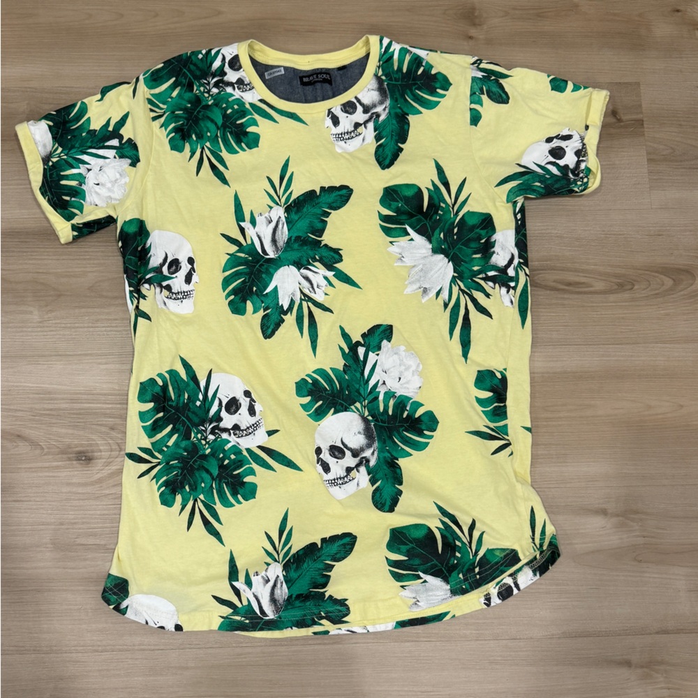 Men’s Large Tshirt by Brave Soul yellow shirt with palm leaves and skulls print